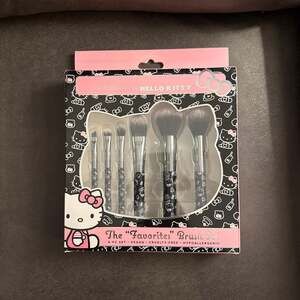 Impressions Vanity x Hello Kitty The 'Favorites' 6-Piece Brush Set